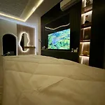 Luxury Studio With Private Side Entrance