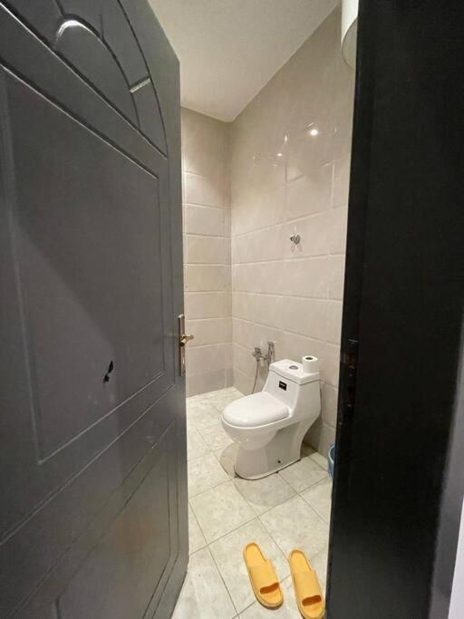 Luxury Studio With Private Side Entrance *